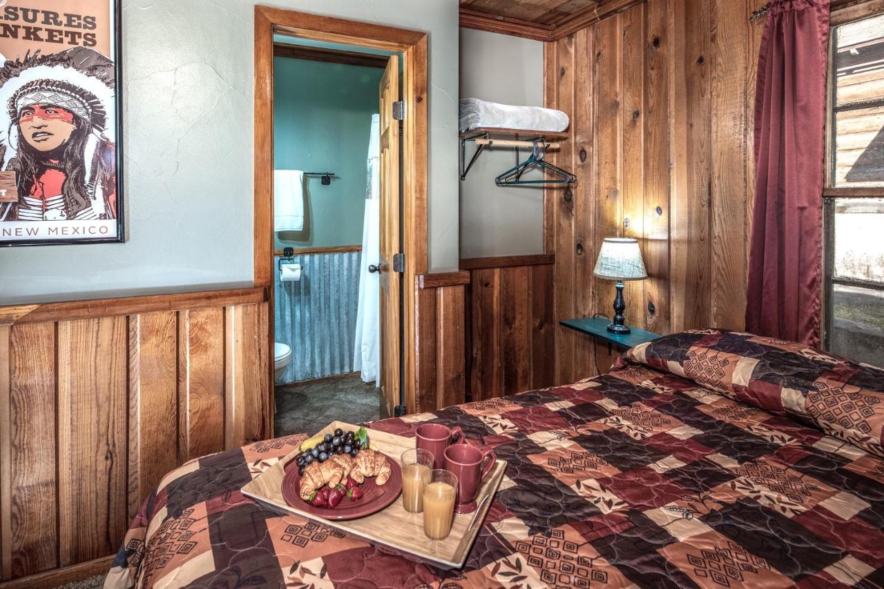 Apache Village 5, Queen Bed, Midtown, Sleeps 2 Ruidoso Exterior photo